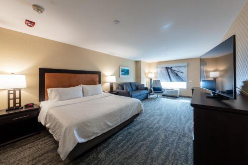 Holiday Inn Express & Suites Riverport Richmond, an IHG Hotel