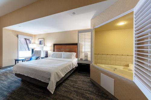 Holiday Inn Express & Suites Riverport Richmond