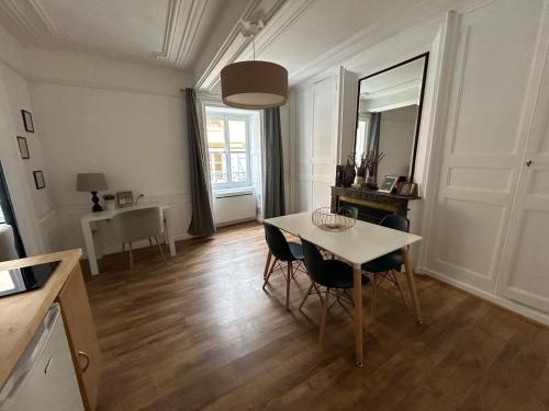 ห้องครัว, Appartement Cosy Charme Ancien in ทิซี-เล-บูร์ฌ