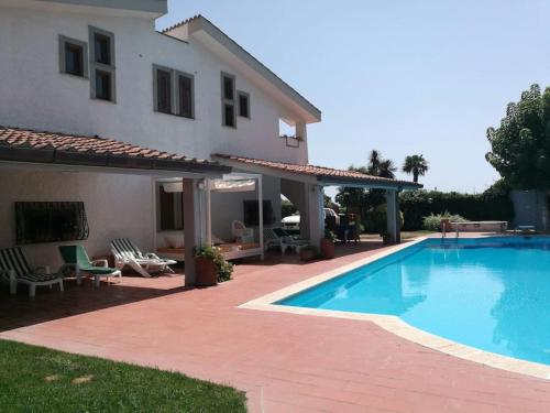 Villa c/Piscina 100mt dal mare Roma G gîte à louer Palo