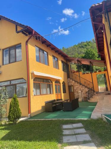 Casa Roșca (Casa Rosca) in Costești