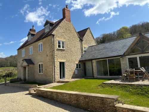 Luxury farmhouse in secluded Cotswold valley