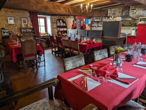 Restaurant, Chateau De Montmagner in Le Couret-Fariaux