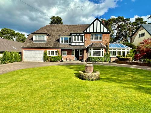 Golf Course View - Large Four Bed Home with Garden and Parking - New Forest and Beach Links