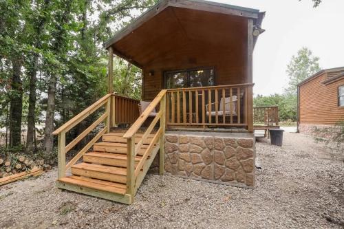 #9 Toronto Lake Cabin - Fish Swim Walk to Water