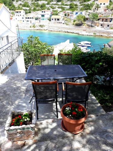 Exterior view, Apartment Teuta in Zirje