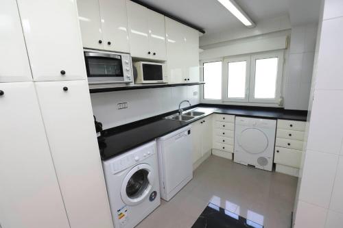 Three-Bedroom Apartment with Sea View image 1