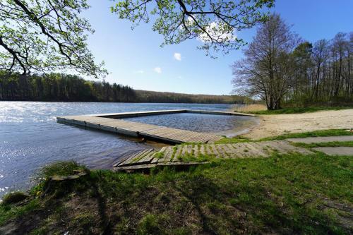 Dom wypoczynkowy Leśny Zakątek 2 nad jeziorem (Dom wypoczynkowy Lesny Zakatek 2 nad jeziorem) in Robuń