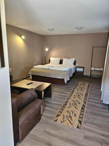 Orehite-Family Hotel ,Food & Pool in Bozhichen