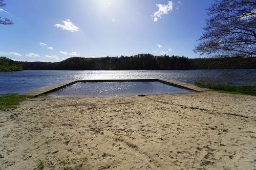 Dom wypoczynkowy Leśny Zakątek 1 nad jeziorem (Dom wypoczynkowy Lesny Zakatek 1 nad jeziorem) in โรบุญ