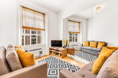 LUXstay2 Earls Court Apartment - Sleeps up to 8