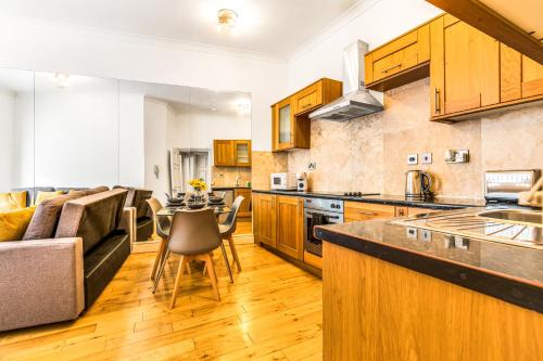 LUXstay2 Earls Court Apartment - Sleeps up to 8