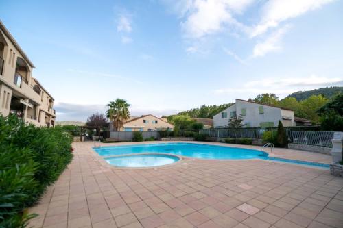 Studio avec terrasse et piscine - Location saisonnière - Le Beausset