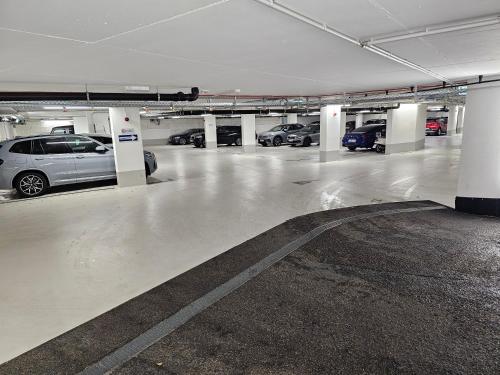 3 rooms 2 bathrooms 2 toilets new apartment center of Düsseldorf underground parking space contactless self check-in, Дюссельдорф (фото 6)