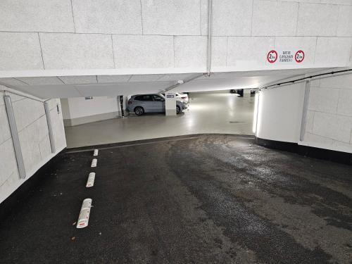 3 rooms 2 bathrooms 2 toilets new apartment center of Düsseldorf underground parking space contactless self check-in, Дюссельдорф (фото 5)