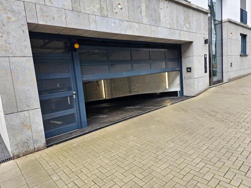 3 rooms 2 bathrooms 2 toilets new apartment center of Düsseldorf underground parking space contactless self check-in, Дюссельдорф (фото 4)