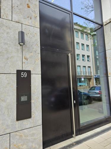 3 rooms 2 bathrooms 2 toilets new apartment center of Düsseldorf underground parking space contactless self check-in, Дюссельдорф (фото 7)
