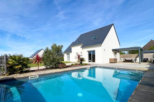 Villa avec piscine privée, sauna, jardin et parking - Location saisonnière - Barneville-Carteret