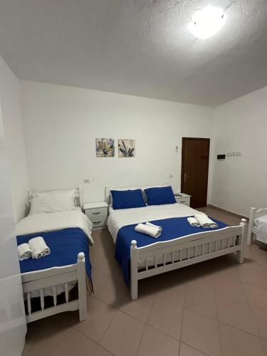 Quadruple Room with Balcony image 3