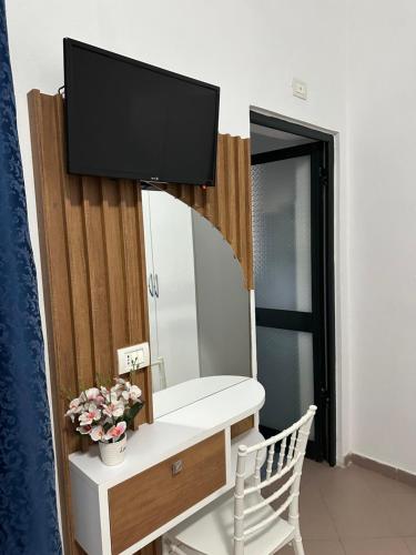 Quadruple Room with Balcony image 1
