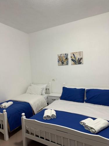 Quadruple Room with Balcony image 4