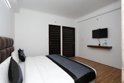 Standard Double Room image 4
