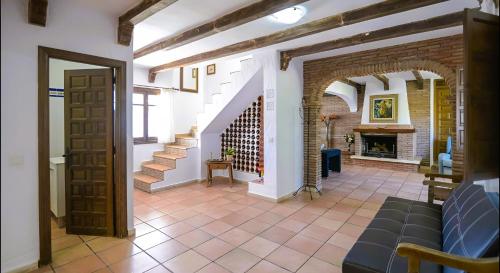 Előcsarnok, Amplia casa rural con precioso jardín cerca de Málaga capital. (Amplia casa rural con precioso jardin cerca de Malaga capital.) in Campanillas