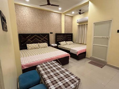 Deluxe Quadruple Room image 10