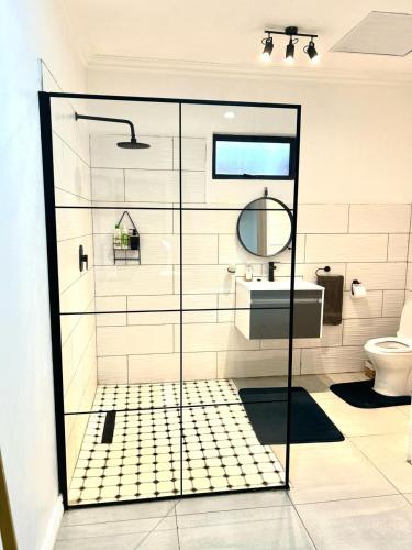 One-Bedroom Apartment image 7
