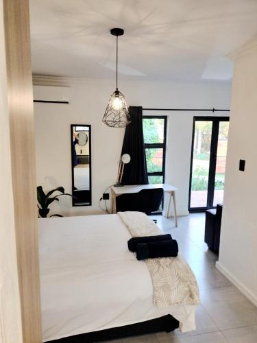 Apartment close to Menlyn Maine - image 5