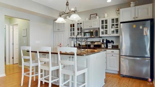 Charming Cottage Prime Location 3BR in South Haven, USA