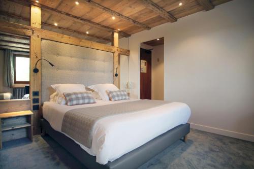 Superior Triple Room image 4