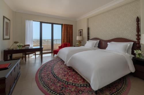 Luxury Twin Room with Balcony and Sea View