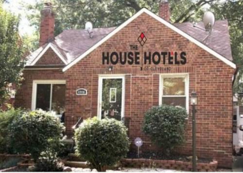 The House Hotels - W14th - 5 Beds - Cozy & Charming Old Brooklyn Home in Cleveland, USA