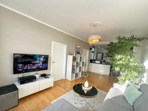 Helle geräumige 3R City-Wohnung, Balkon und TV Streaming in Magdeburg, Deutschland