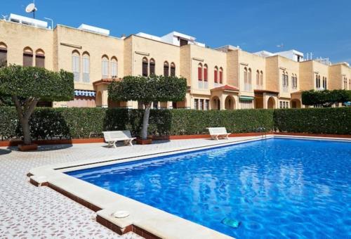 Villa Magerit, entire home 5 minutes easy walk to sandy beach, La Mata (foto 4)