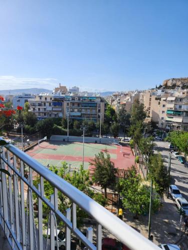 Bachelor Penthouse with Roof Garden access, 15 m walk to Acropolis, Athens