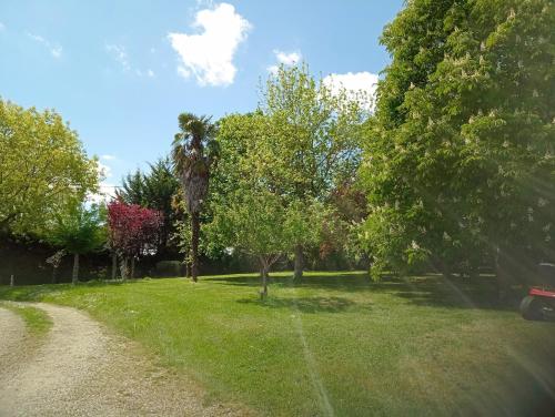 La Canette de Phil - Chambre d'hôtes, Indépendante - Vue sur piscine