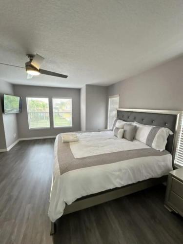 Elegant Brand NEW Houses Less 10 Minutes from Disney - image 7