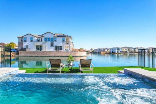 Lake Front Villa W/4 Master bedrooms /Coachella in Indio, USA