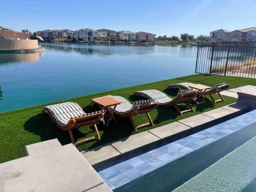 Lake Front Villa W/4 Master bedrooms /Coachella in Indio, USA