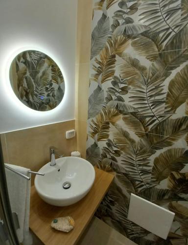 Double Room with Balcony image 8