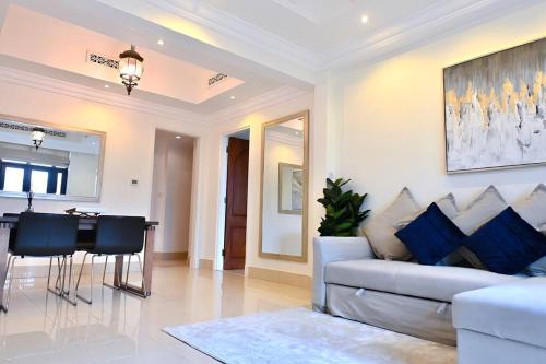 Lux Souk al Bahar Downtown Dubai 1 bedroom flat - Steps to Dubai Mall, Dubai
