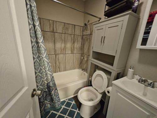 Elegant 4 Bed Room at Cleveland Clinic Area, Cleveland (Foto 7)