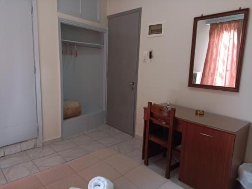 Single Room image 4