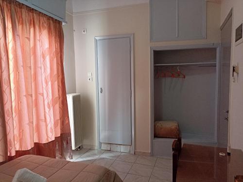 Single Room image 7