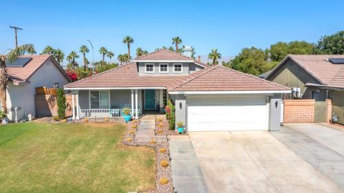 IndyOasis: pool*spa*games*BBQ*4BR2BA. Wlk2Festivls IndyOasis: pool*spa*games*BBQ*4BR2BA. Wlk2Festivls