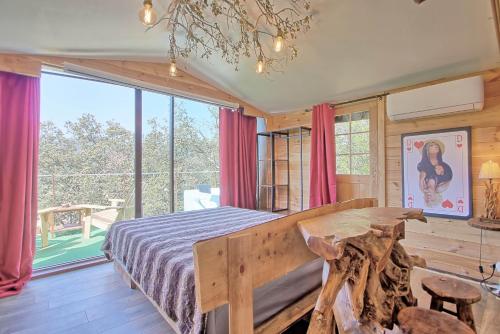 incroyable cabane perchée avec spa et vue panoramique au calme - Location, gîte - Solliès-Toucas