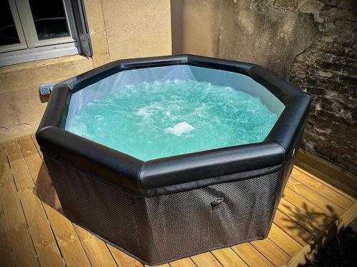 Karstais baseins, Très bel appartement avec jardin et Jacuzzi (Tres bel appartement avec jardin et Jacuzzi) in Scey-sur-Saone-et-Saint-Albin