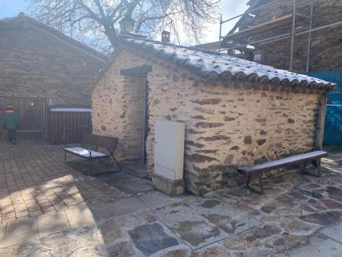 A szálláshely kívülről, El Tinao de la Hiruela (Entremelojos) in La Hiruela